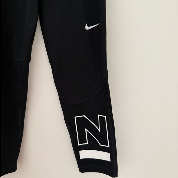 Nike Pro Black Capris Leggings Performance Fit - Picture 2 of 5